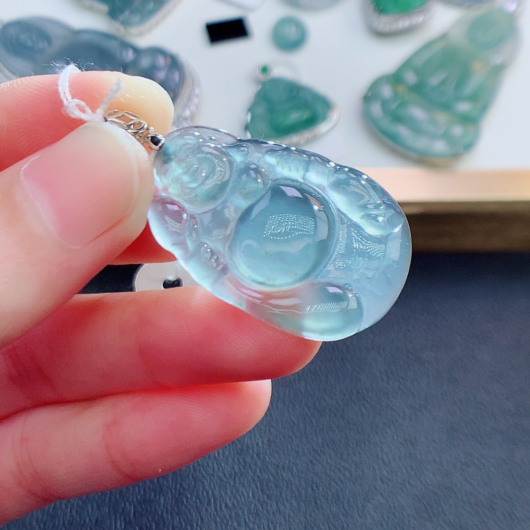 翡翠挂件未镶嵌翡翠