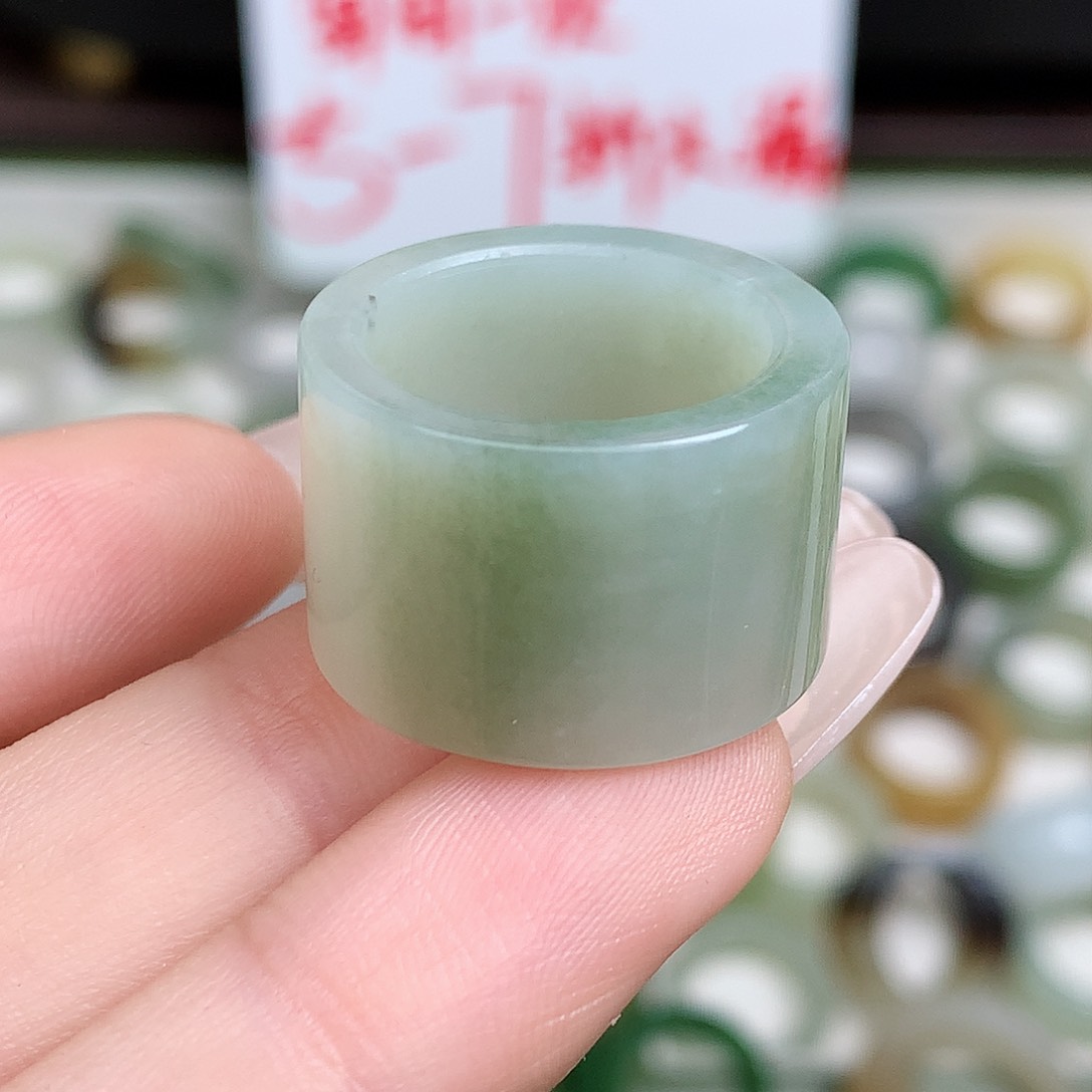 未镶嵌戒指和田玉