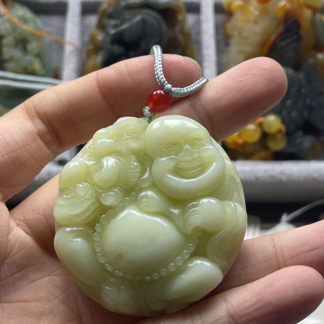 蛇纹石玉颈饰未镶嵌