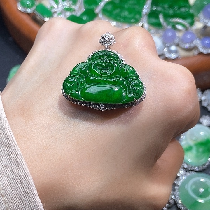 颈饰18K金镶嵌翡翠