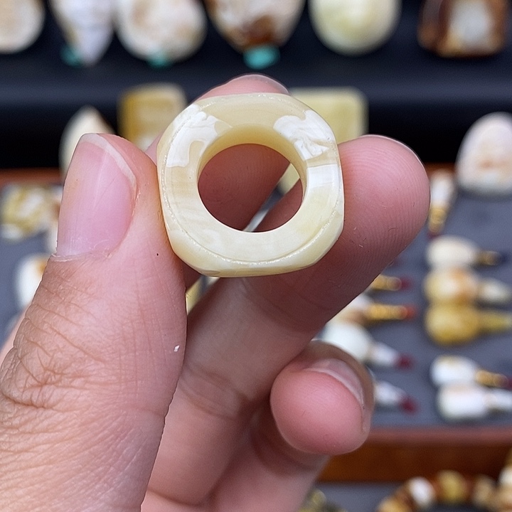 琥珀裸石未镶嵌11跑环a330