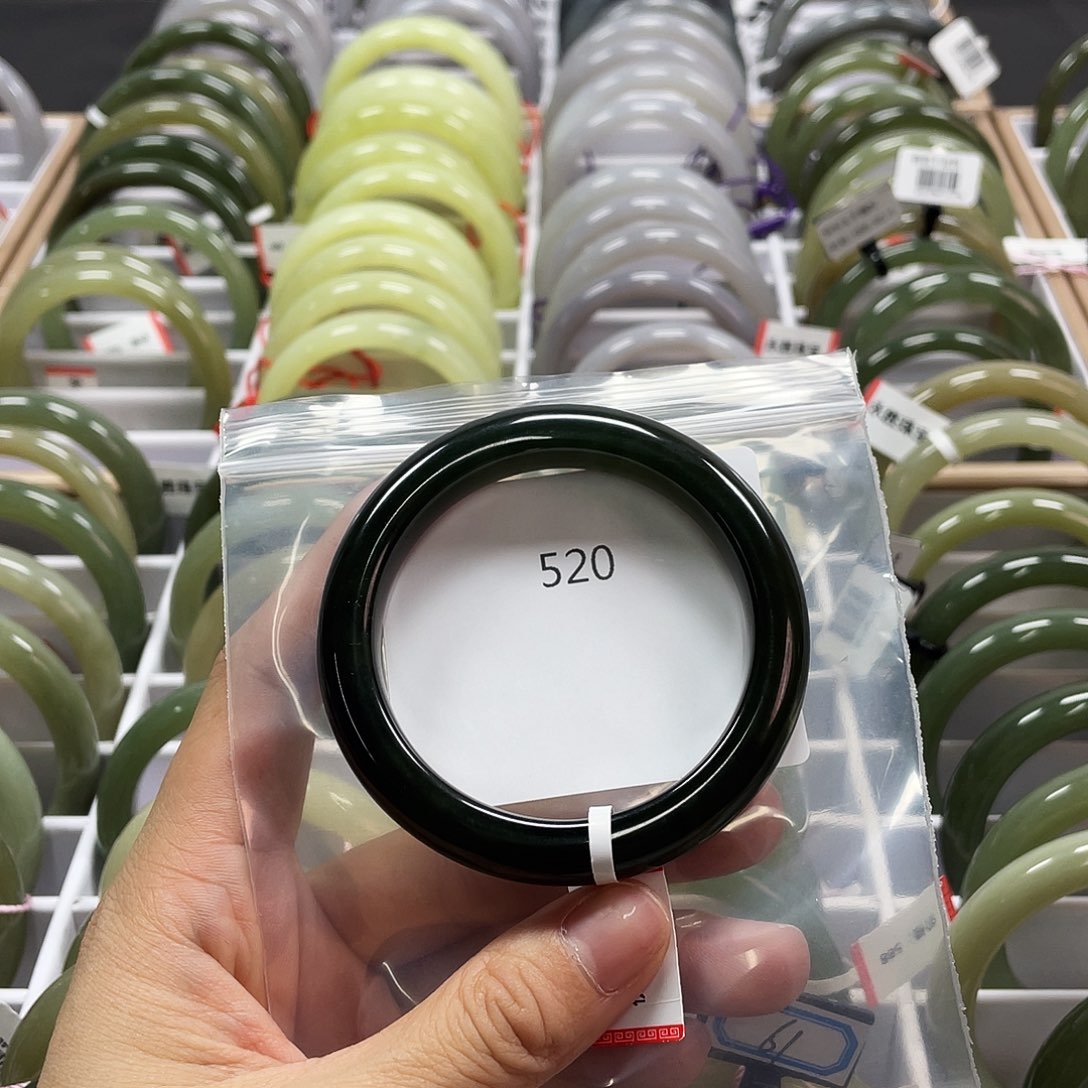 和田玉（糖玉）手镯未镶嵌520圈口54