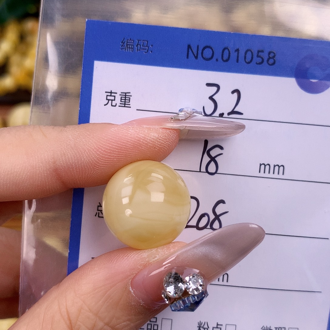 未镶嵌琥珀珠宝奇石