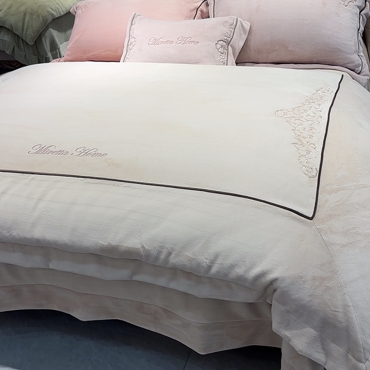 真丝棉聚酯纤维聚酯纤维加厚保暖牛奶绒四件套绣花款