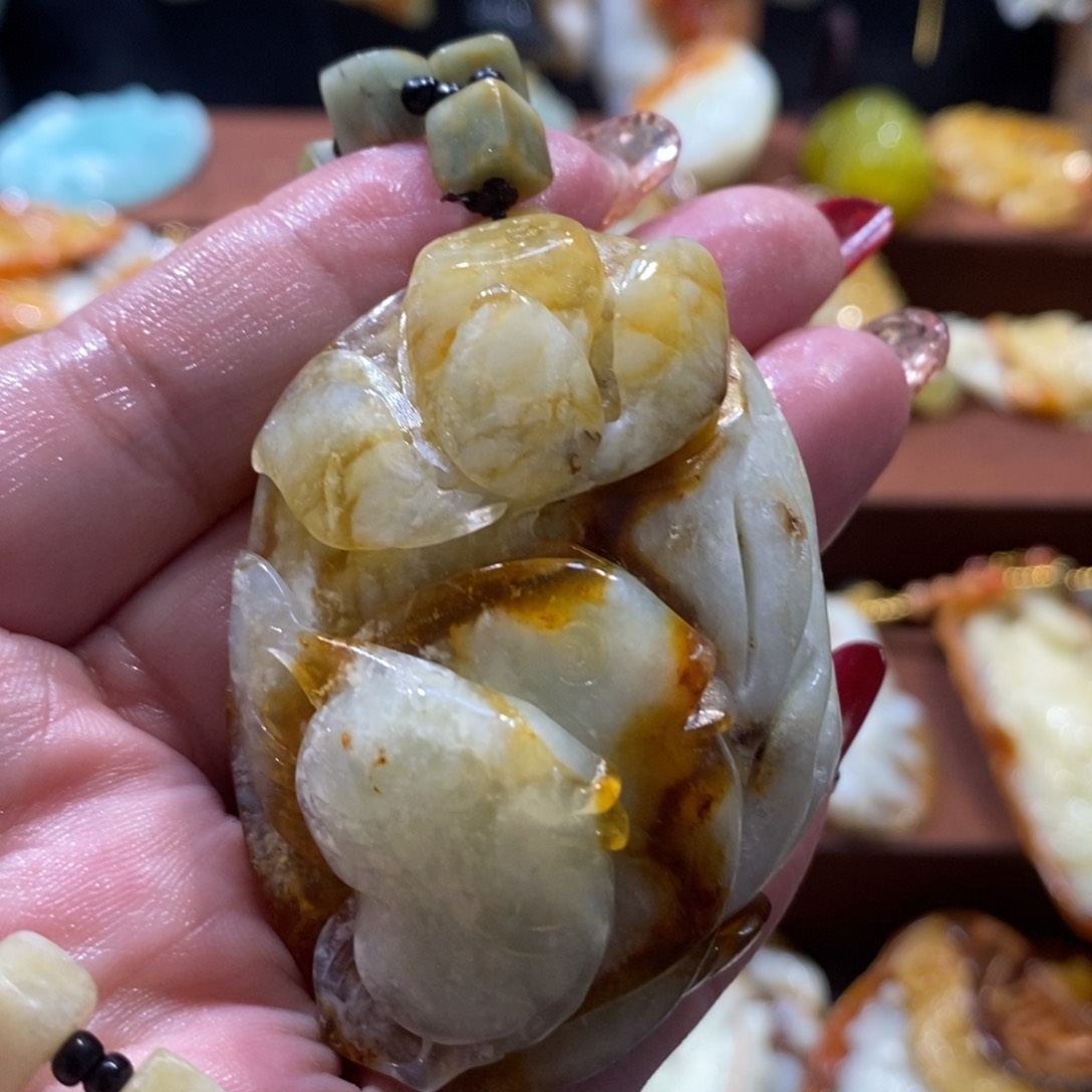 蛇纹石玉颈饰未镶嵌