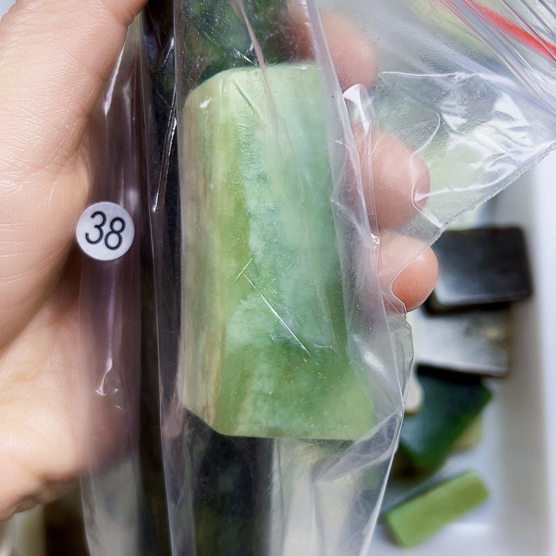 海***和田玉（糖玉）未镶嵌珠宝半成品