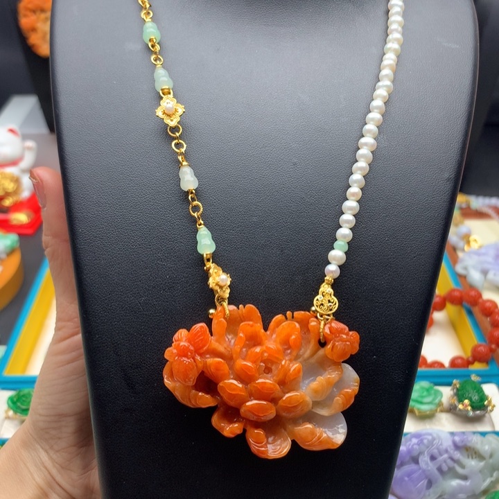 翡翠颈饰未镶嵌红翡花