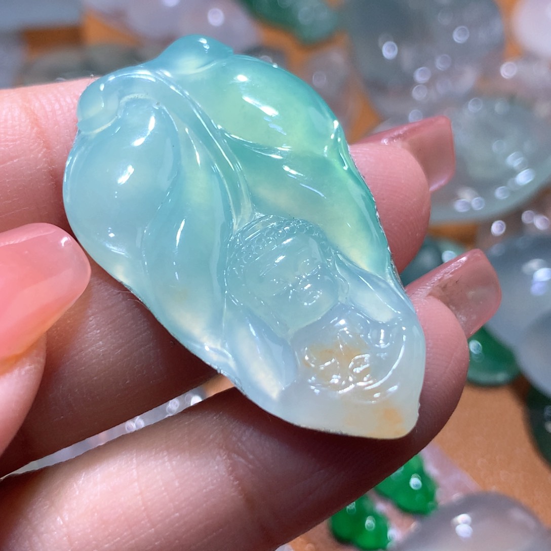 翡翠颈饰未镶嵌缅甸