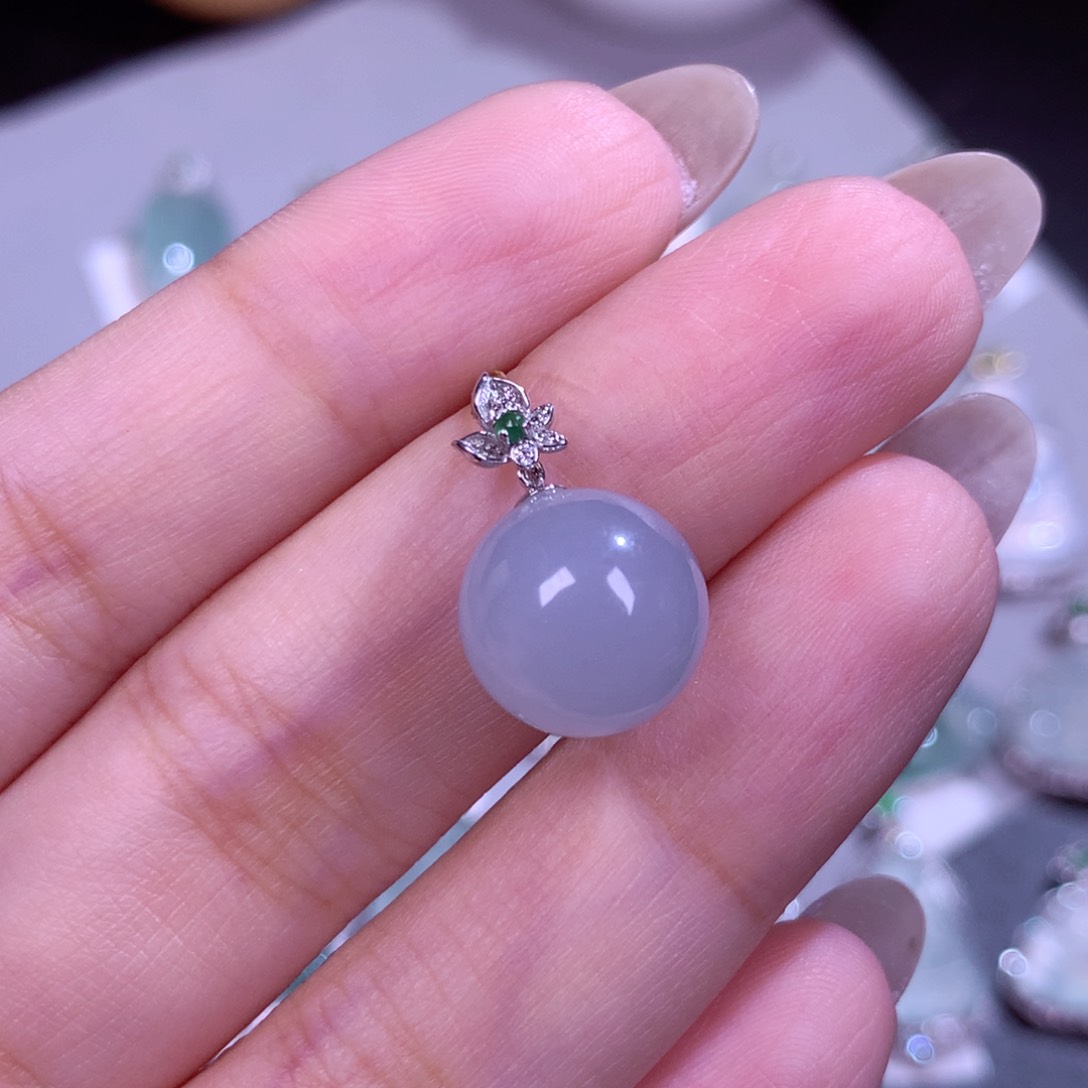 颈饰18K金镶嵌翡翠慕*玥圆珠