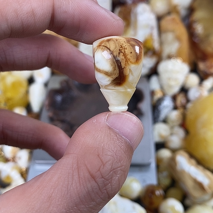 琥珀未镶嵌珠宝奇石我