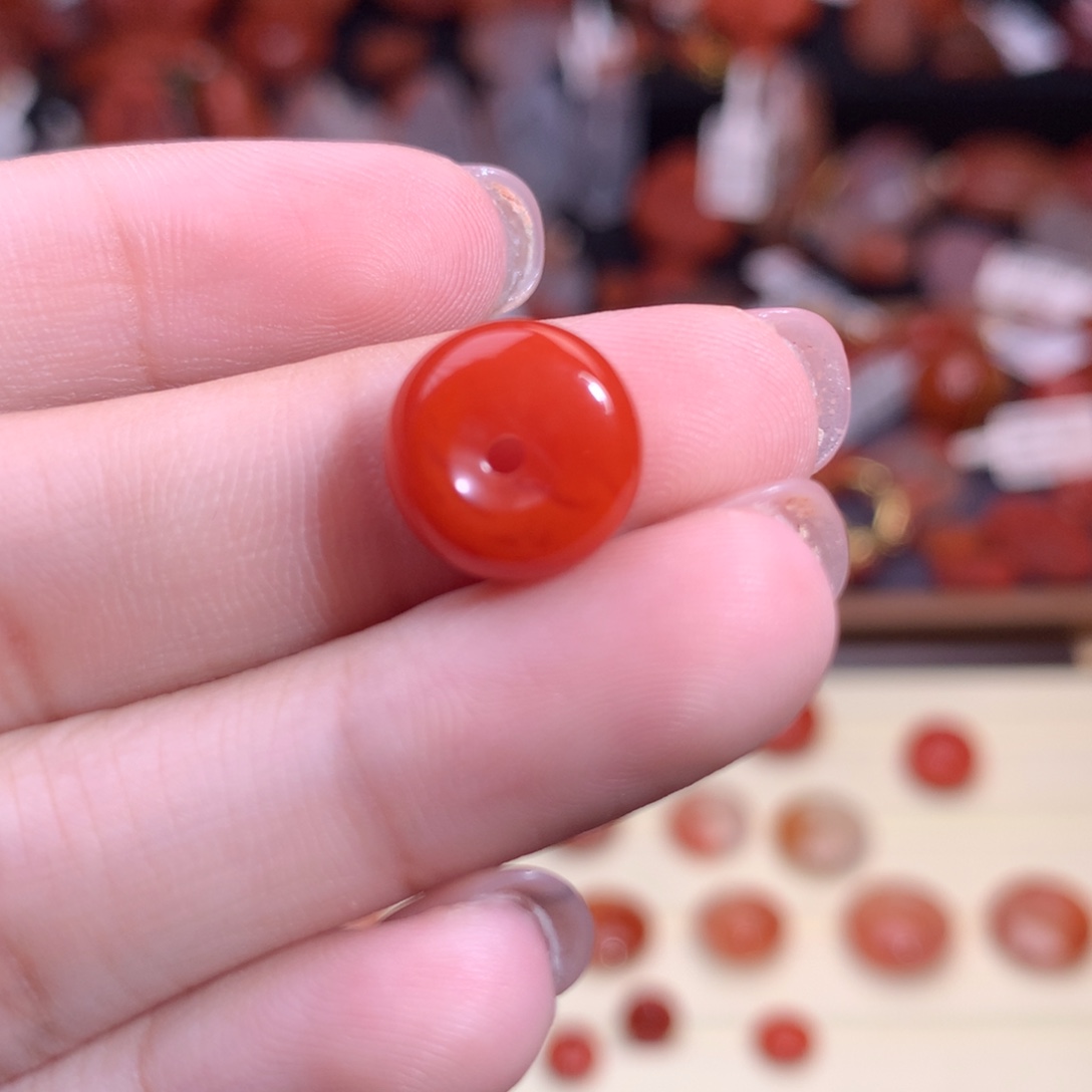 俏***岁南红玛瑙未镶嵌珠宝半成品平安扣