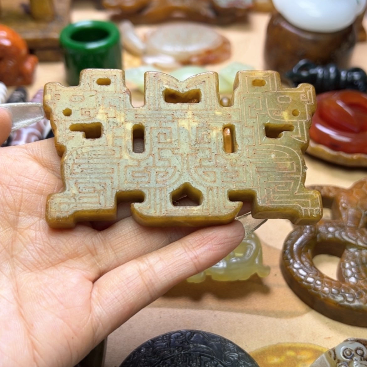 【闪购商品】蛇纹石玉颈饰未镶嵌