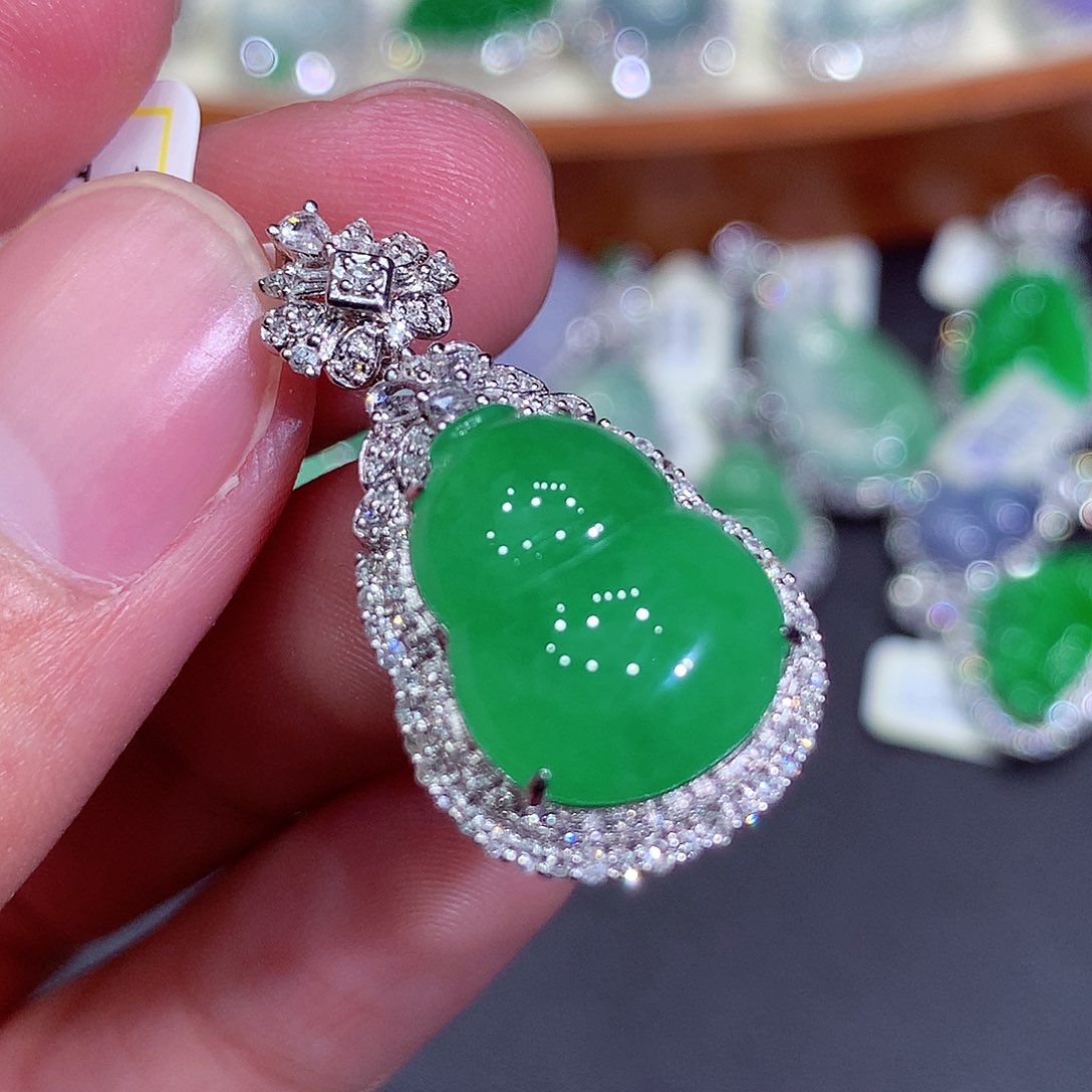 翡翠吊坠(不含链)18K金镶嵌