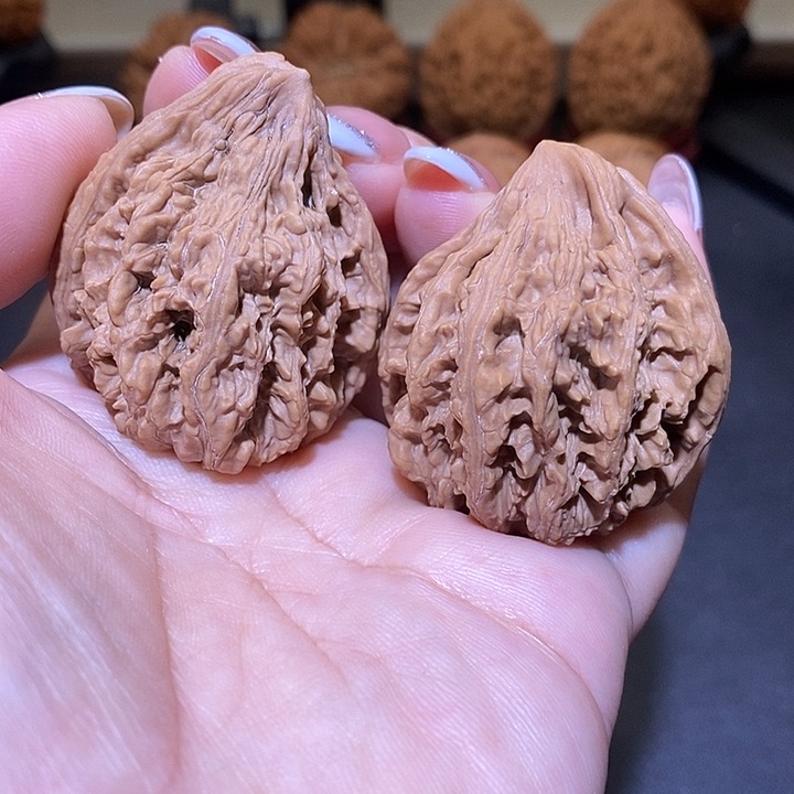 把件文玩核桃38原树野生金字塔异形