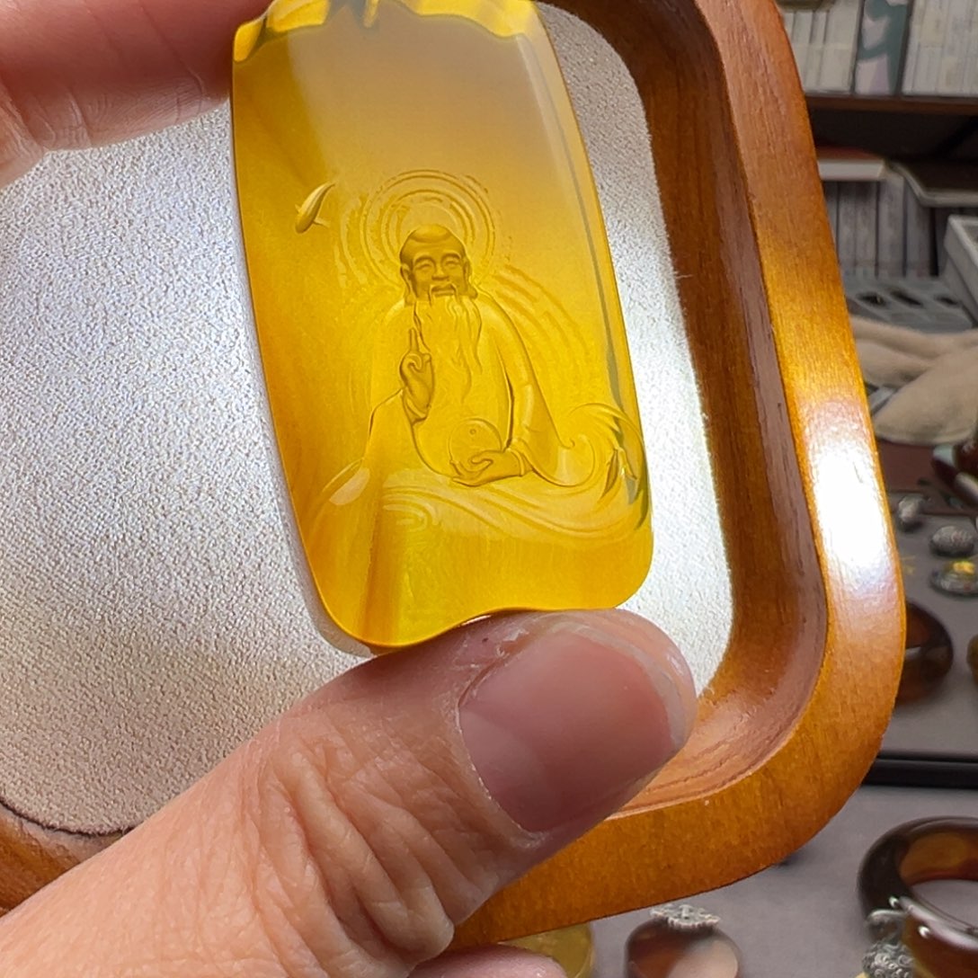 琥珀颈饰未镶嵌老子