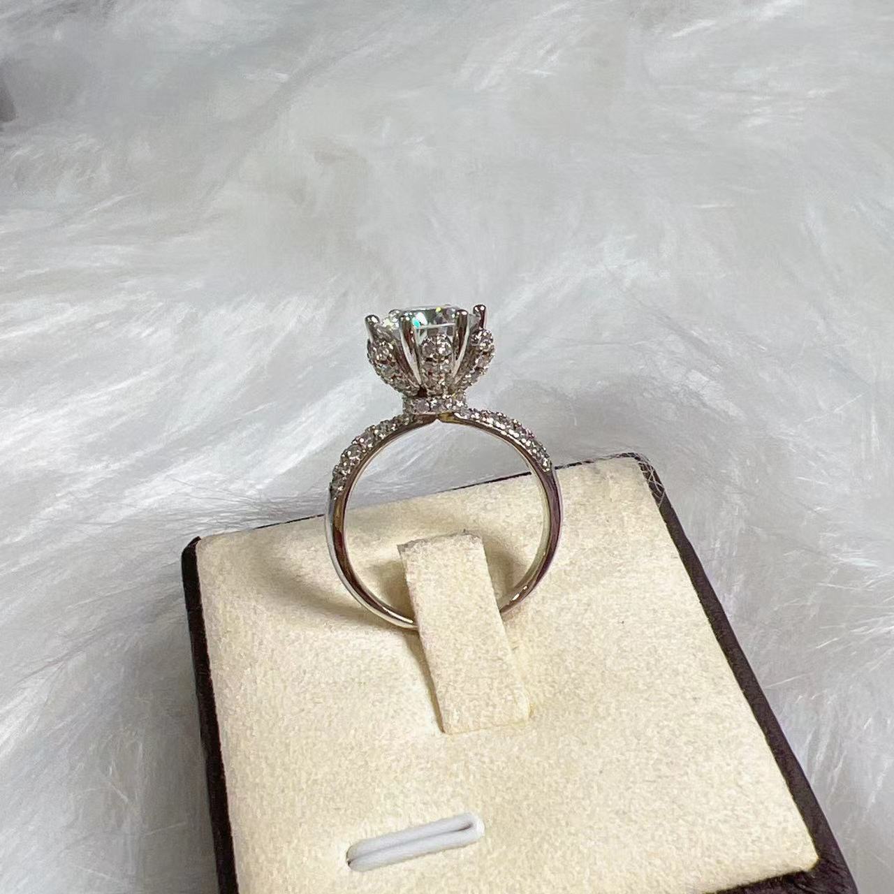 【不梵婚戒】 带包装 冰雪皇后3克拉天花板戒指.H