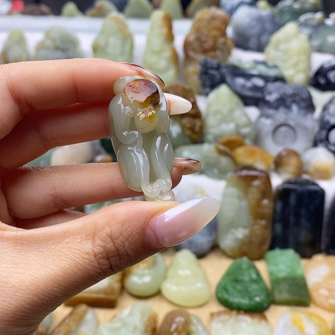 和田玉未镶嵌颈饰