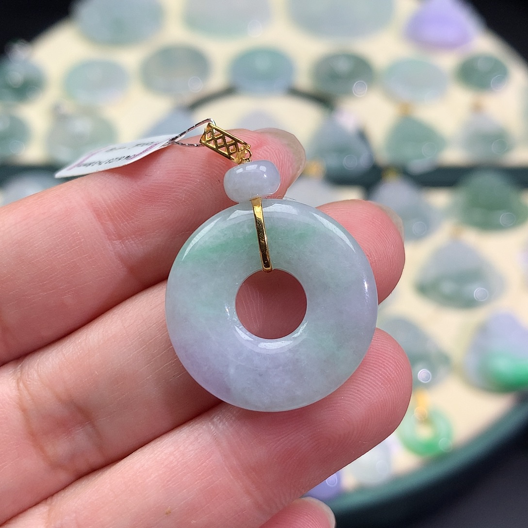 翡翠18K金镶嵌颈饰甜甜圈