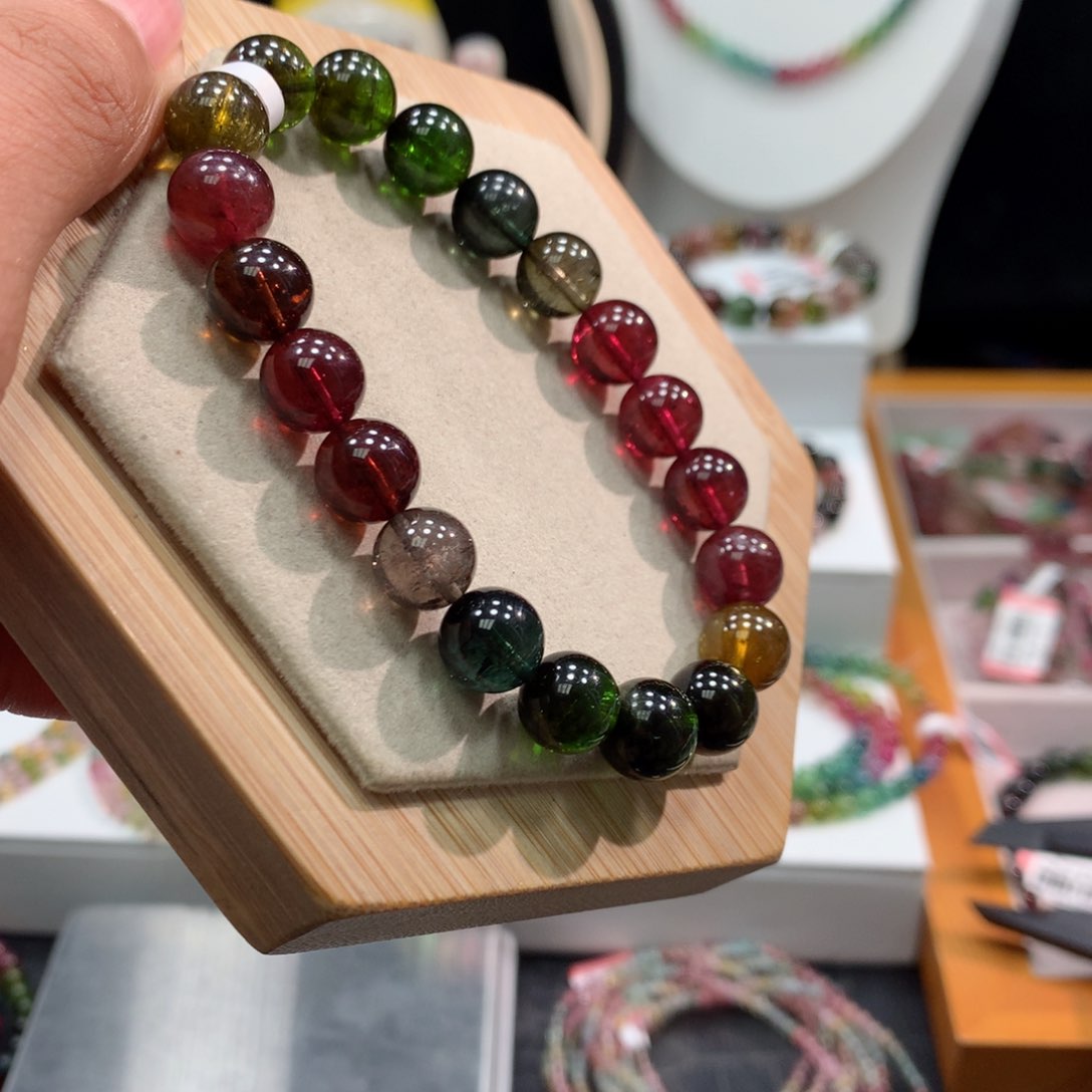 碧玺手链未镶嵌      9.8mm。