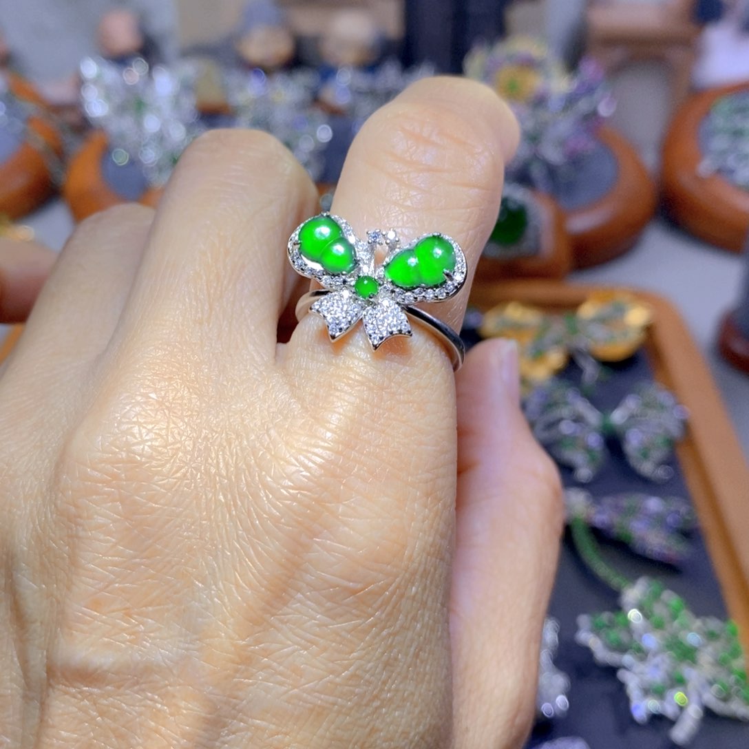 翡翠颈饰银S925镶嵌天然翡翠