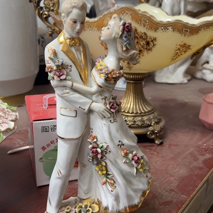 瓷片微瑕陶瓶。。。。。。。。。。。。。