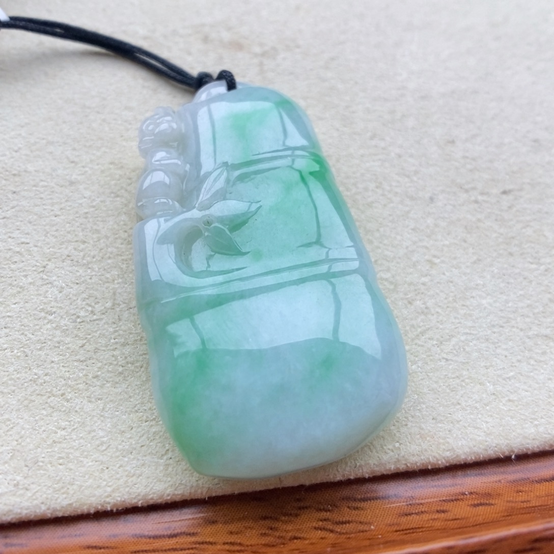 翡翠未镶嵌颈饰吊坠38