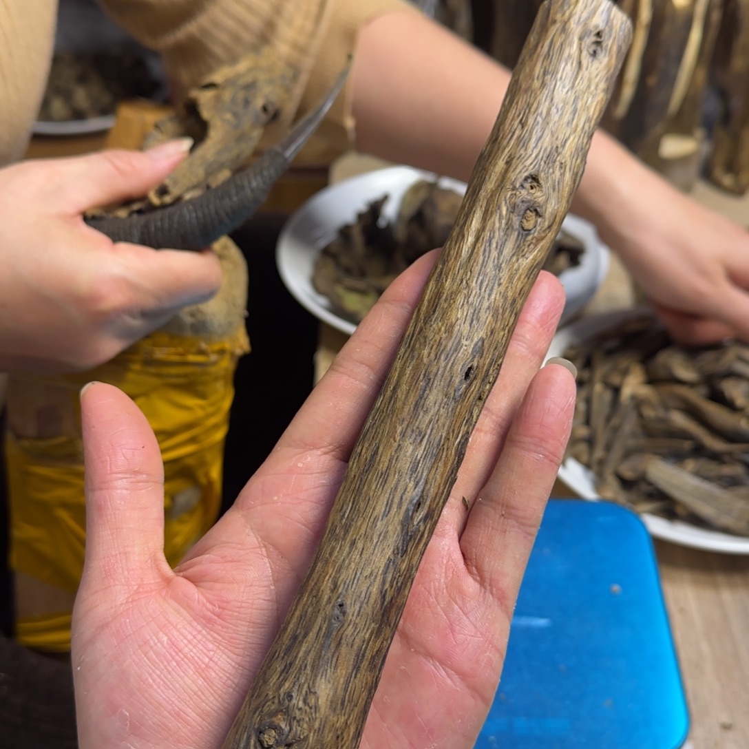 沉香沉香碎屑绿棋楠沉香原料虫漏36克