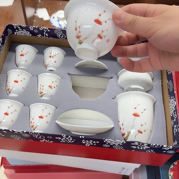 孤品茶具套装等。        