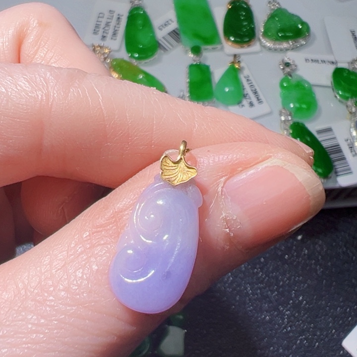 颈饰18K金镶嵌翡翠