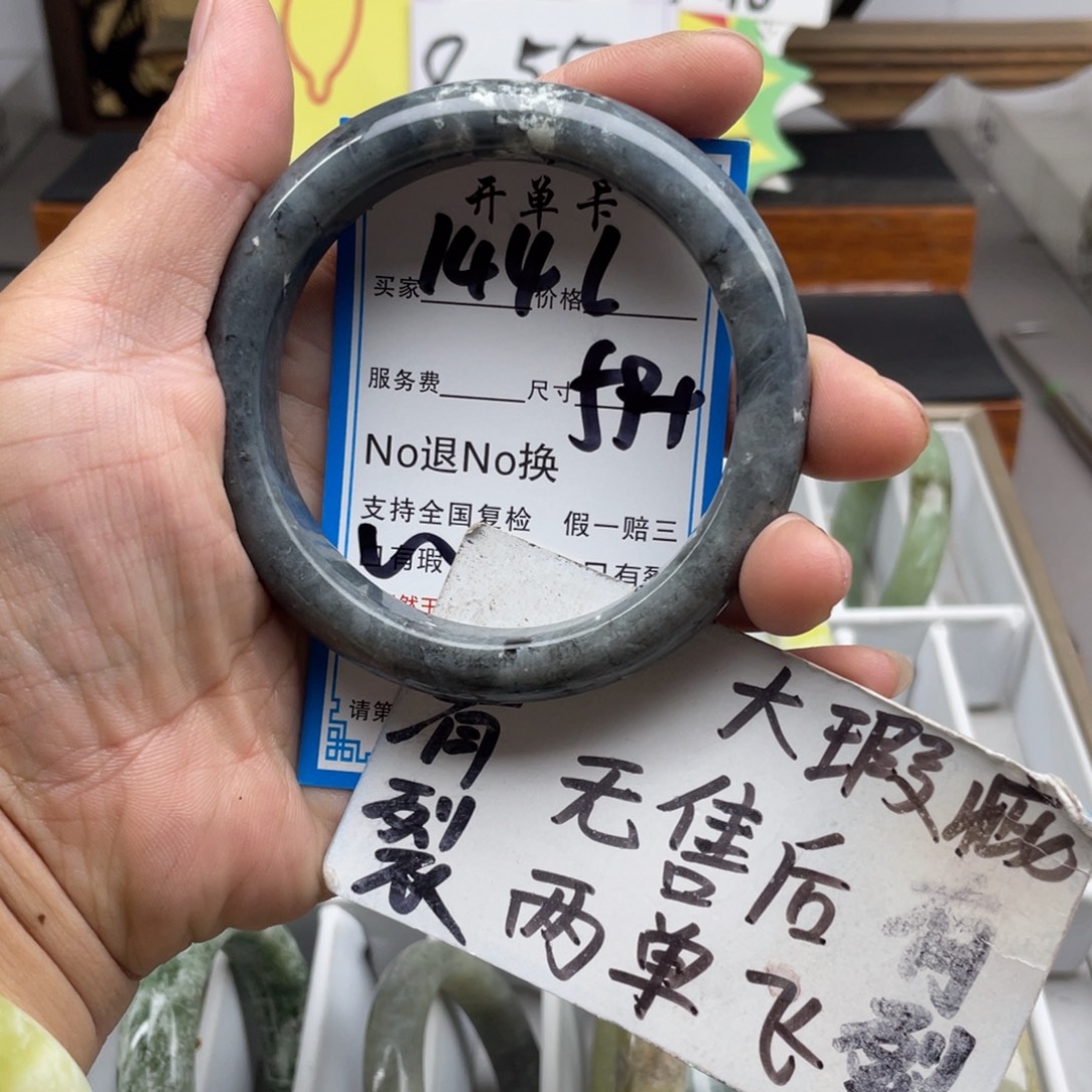 未镶嵌蛇纹石玉手镯