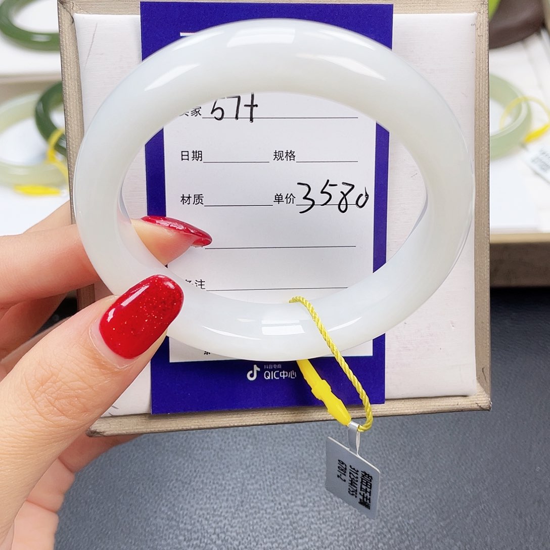 和田玉手镯未镶嵌