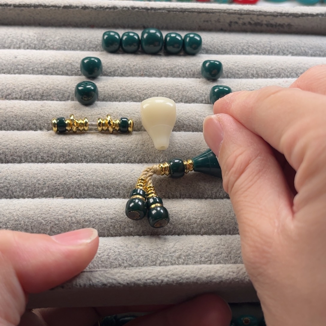 凯***唱琉璃颈饰琉璃配饰