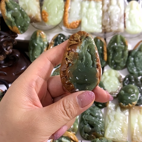 岫岩河磨玉（透闪石质玉）吊坠未镶嵌