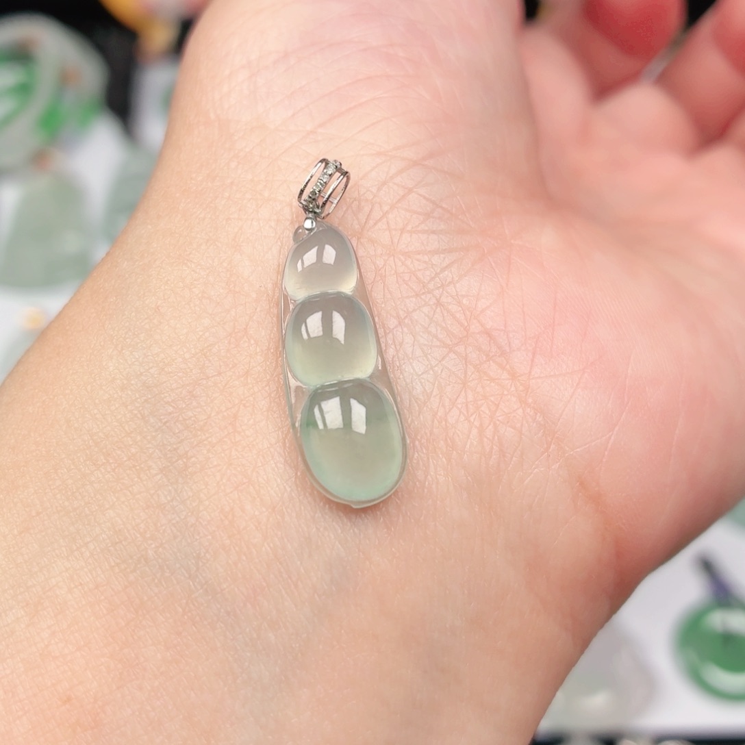 翡翠18K金镶嵌颈饰缅甸天然A货翡翠