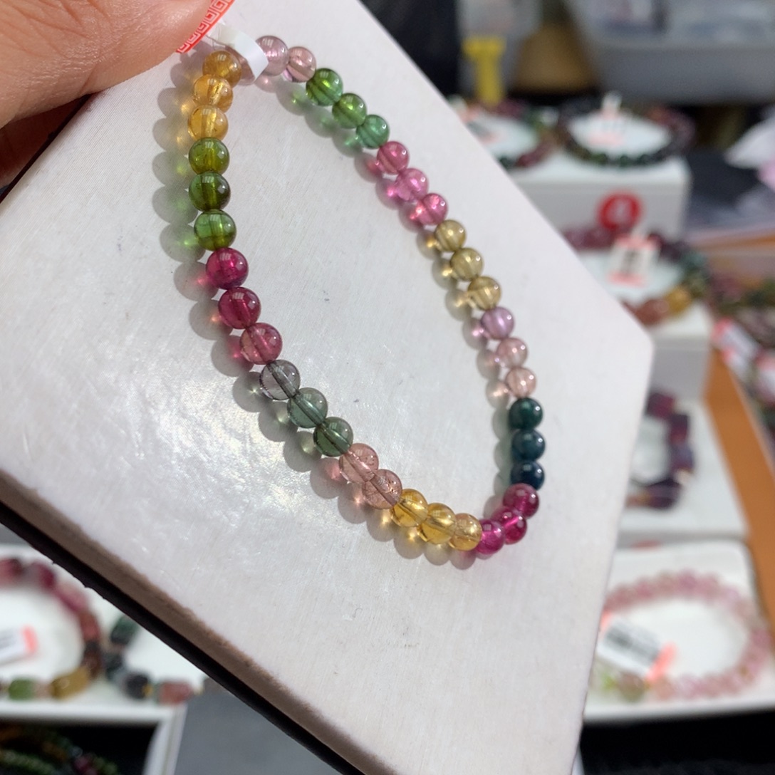 未镶嵌手链碧玺    5mm。