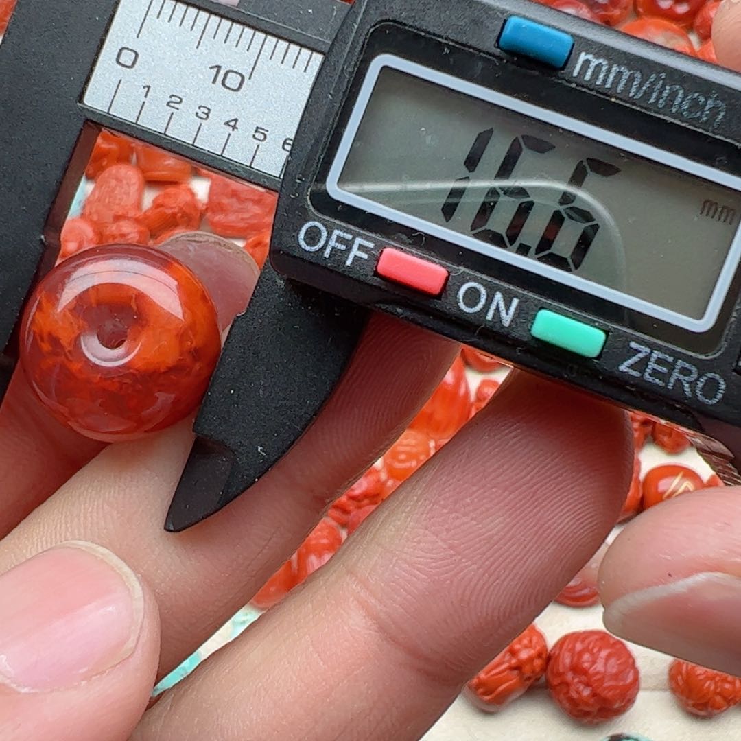 南红玛瑙配饰未镶嵌