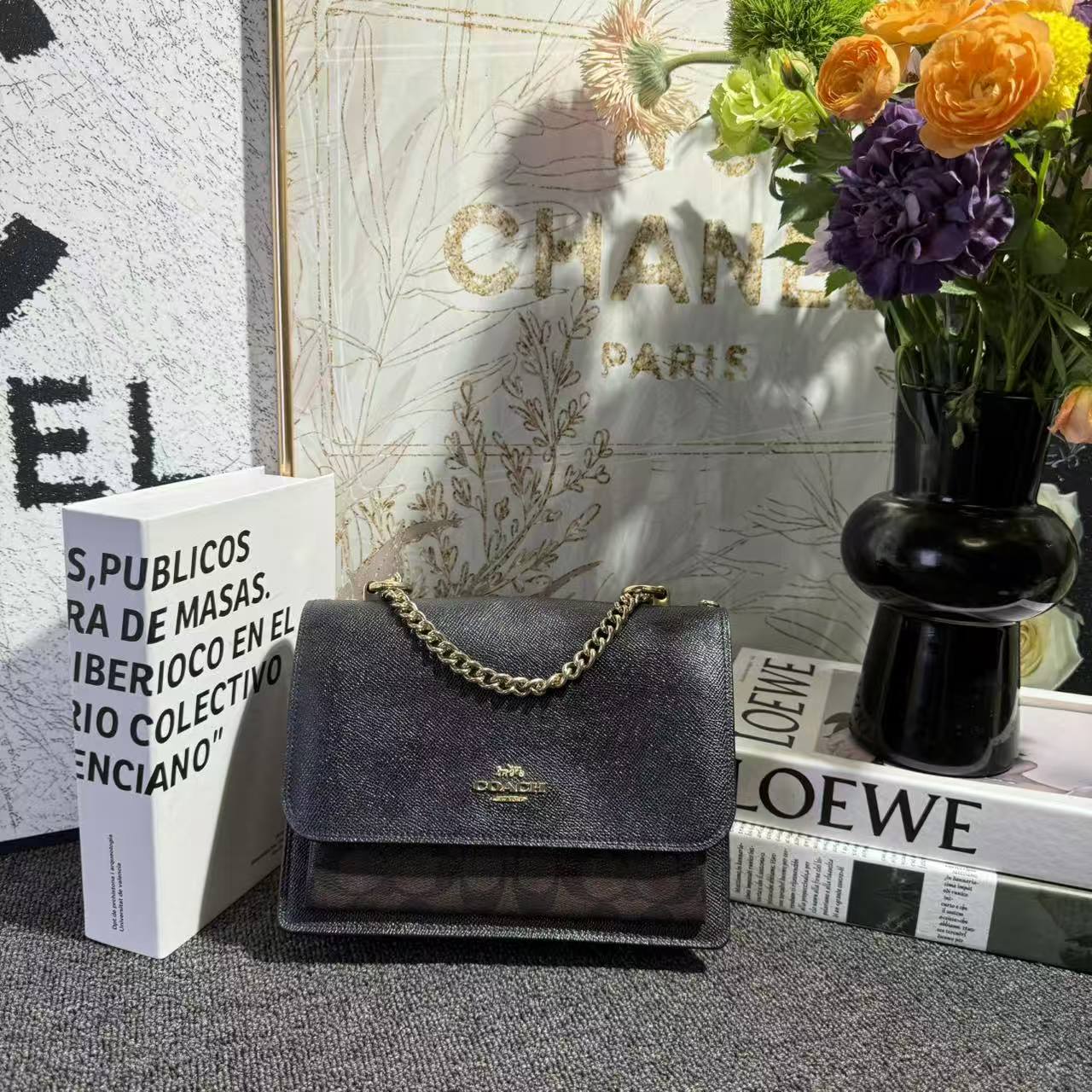 95新 COACH/蔻驰 黑盖老花单肩包G25101024尺寸22x17