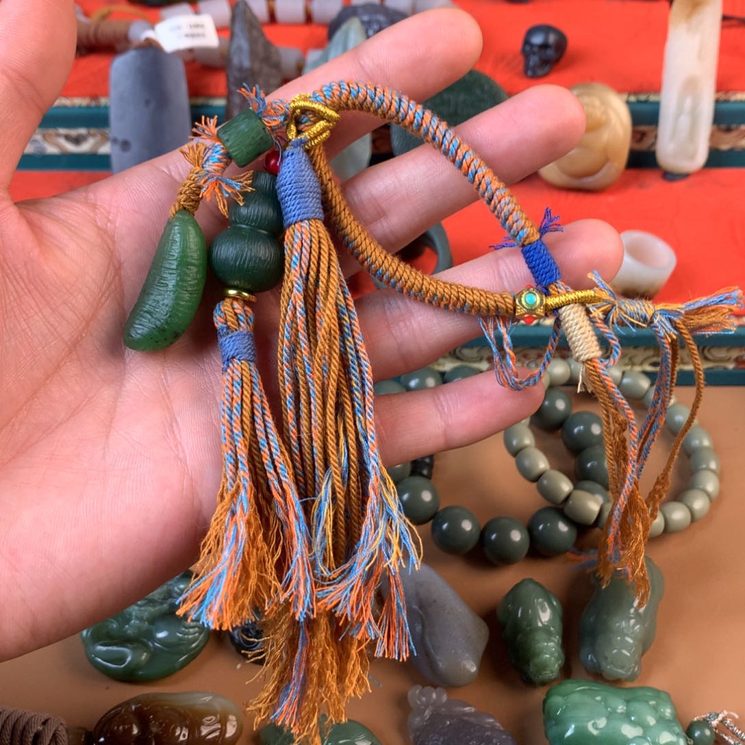 和田玉（糖玉）挂件未镶嵌满****月