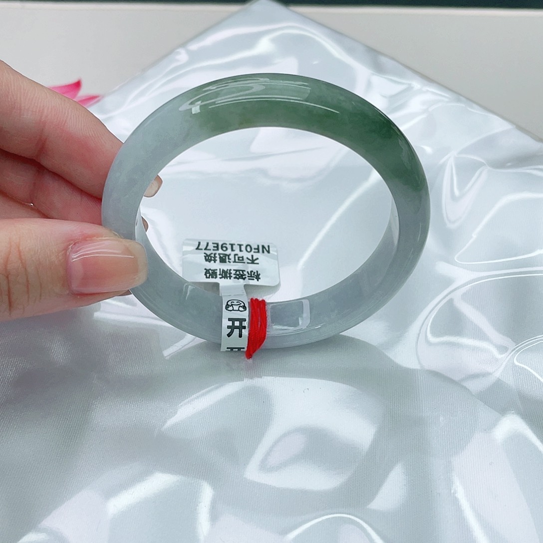 翡翠手镯未镶嵌正55