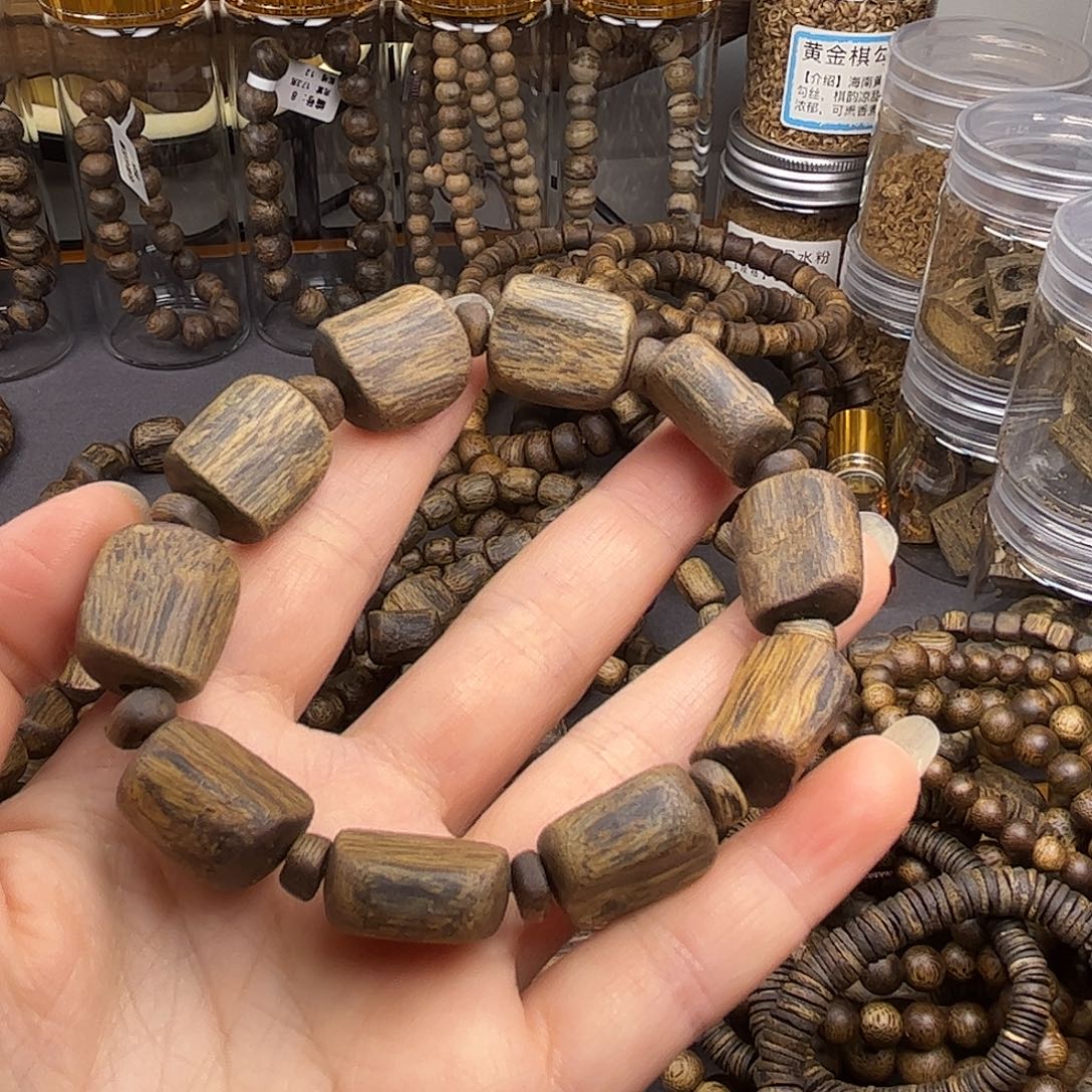 ￴***￴手串沉香海南莺歌绿奇楠精品