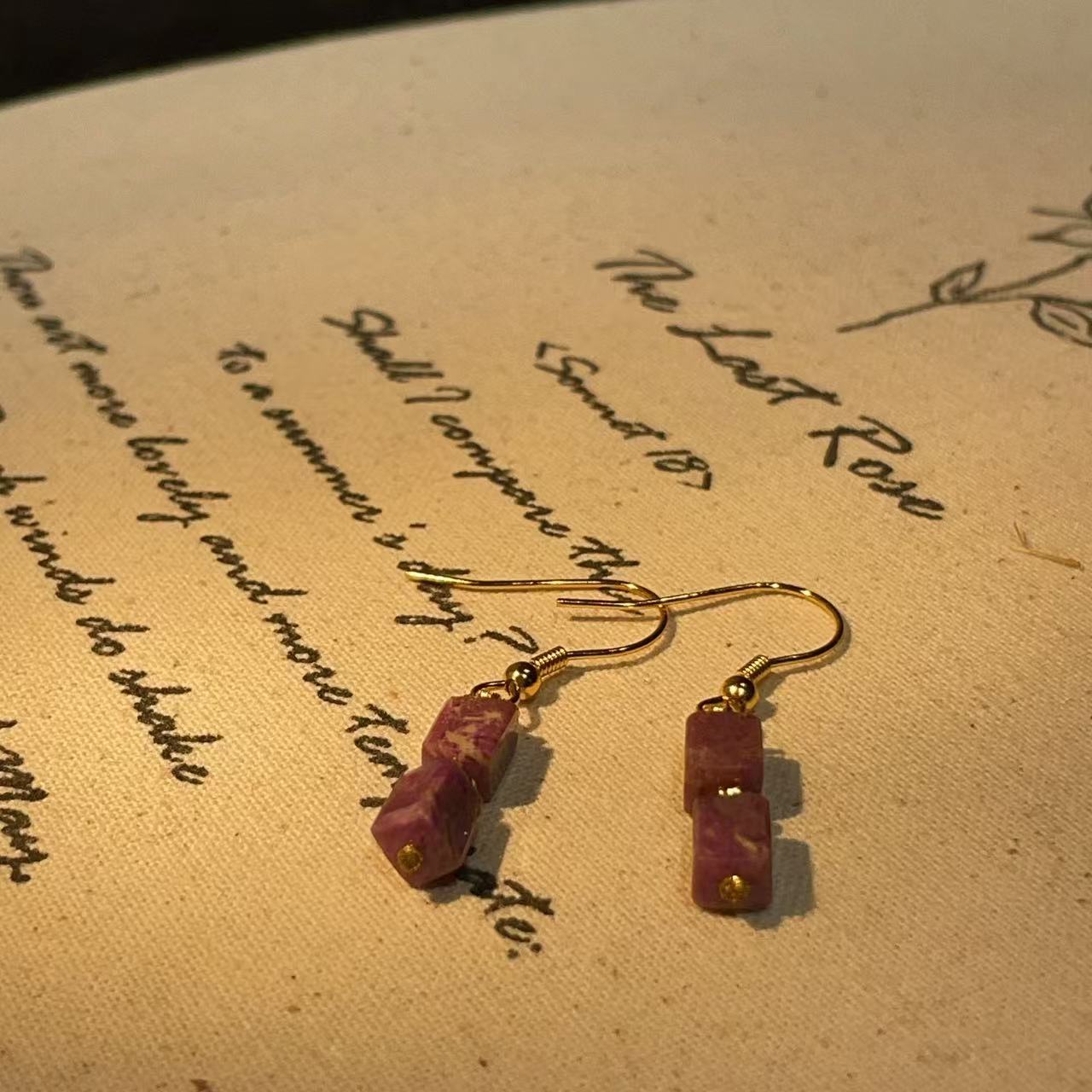 南非舒俱来艳桃红玉化直切耳钩s925（霜言）AZB9990