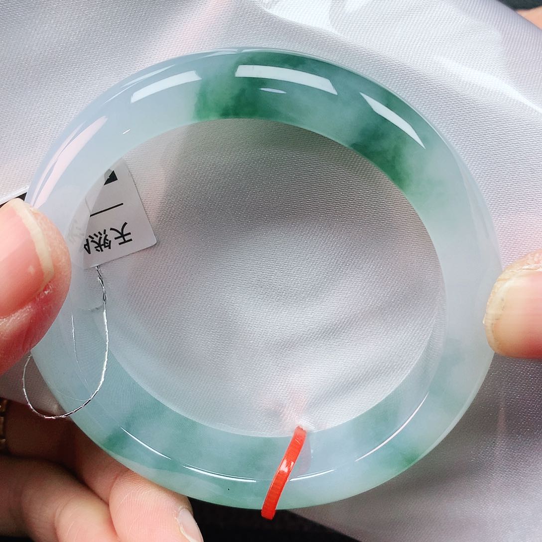 翡翠手镯未镶嵌54圈