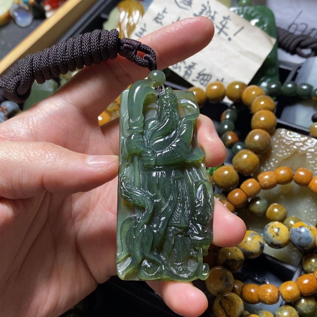 蛇纹石玉未镶嵌颈饰