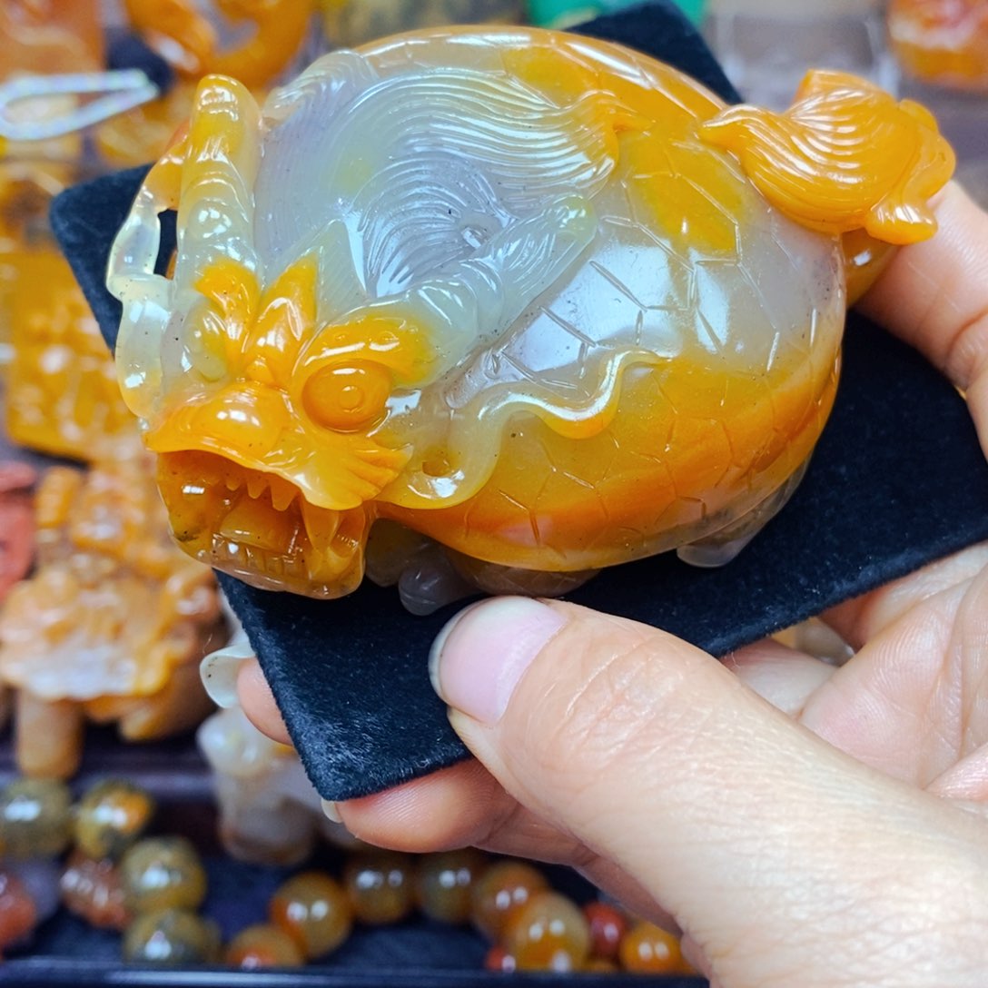 未镶嵌石英质玉（黄龙玉）颈饰