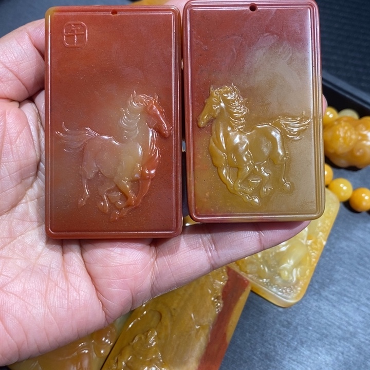 石英质玉（黄龙玉）未镶嵌挂件