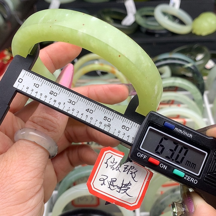 蛇纹石玉手镯未镶嵌1074