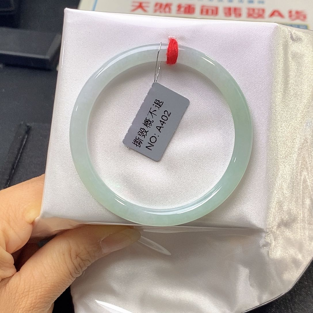 翡翠未镶嵌手镯（圆镯）53