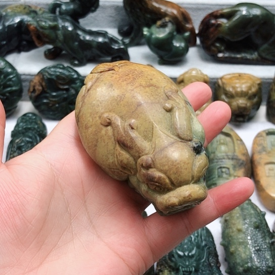 岫岩河磨玉（透闪石质玉）把件未镶嵌