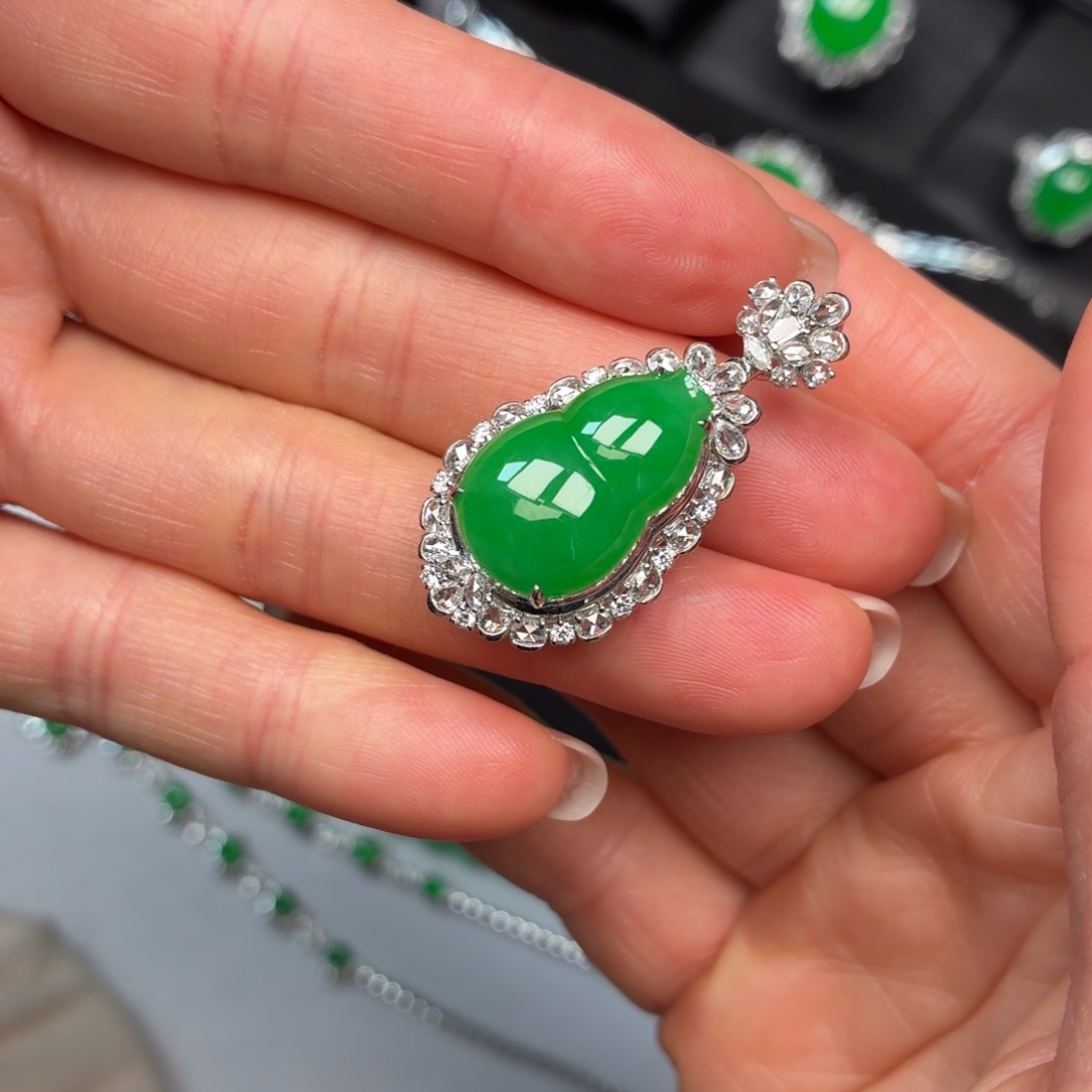 翡翠18K金镶嵌戒指