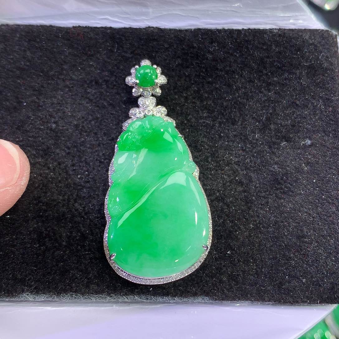 翡翠18K金镶嵌吊坠(赠链)